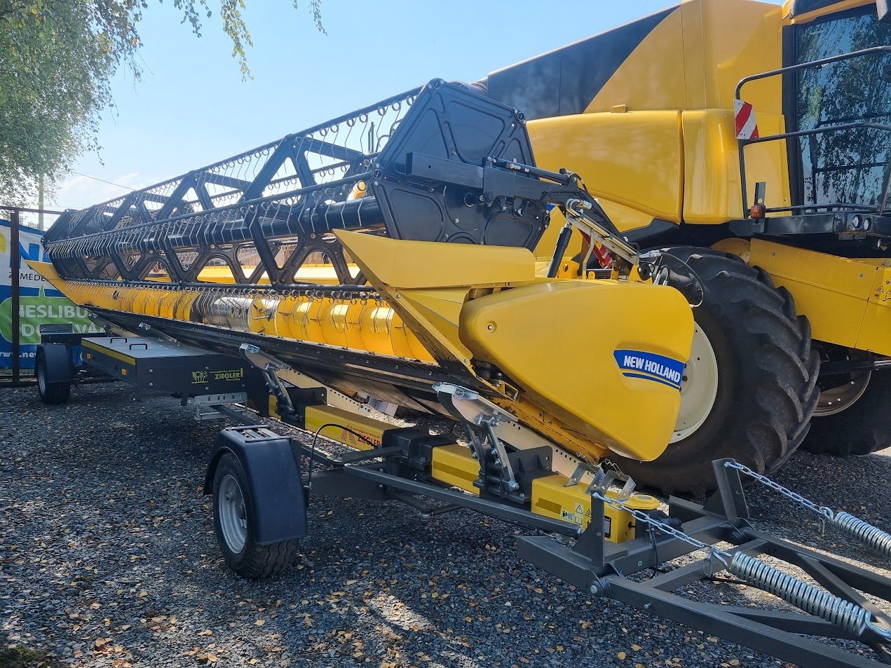 Mähdrescher van het type New Holland CX 8.70, Gebrauchtmaschine in Stankov (Foto 5)