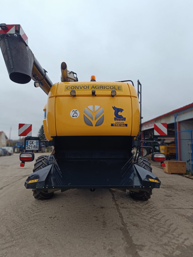 Mähdrescher Türe ait New Holland CX 8.70, Gebrauchtmaschine içinde Chauvoncourt (resim 3)