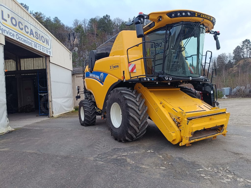 Mähdrescher du type New Holland Cx 8.70, Gebrauchtmaschine en Lérouville (Photo 3)