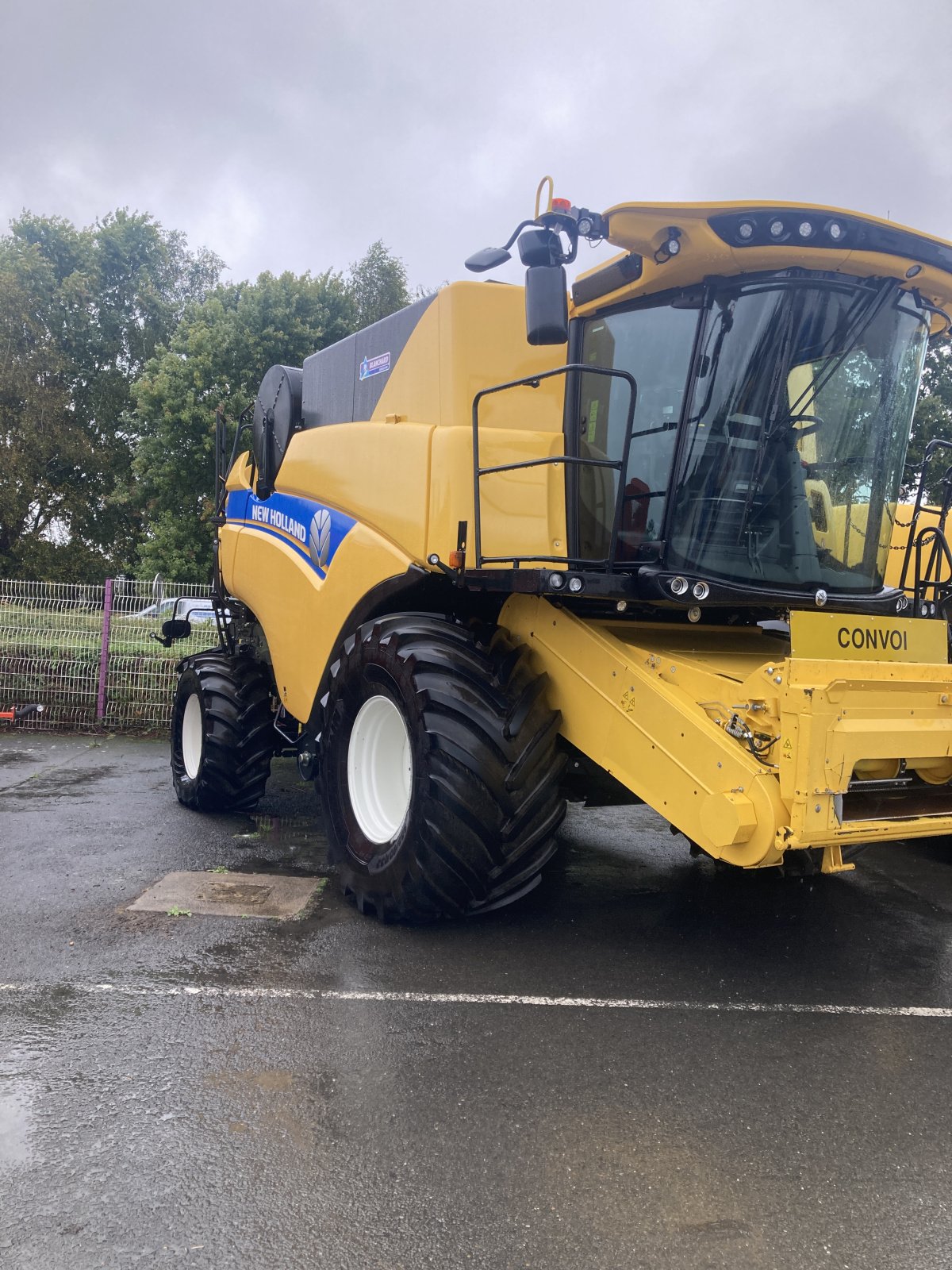 Mähdrescher del tipo New Holland CX 8.70, Gebrauchtmaschine In TREMEUR (Immagine 2)