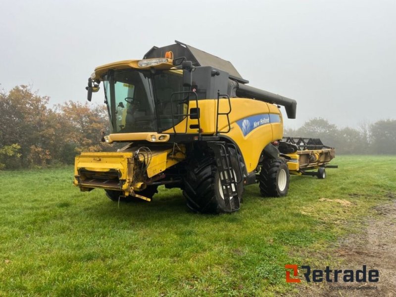 Mähdrescher van het type New Holland CX 880, Gebrauchtmaschine in Rødovre (Foto 1)