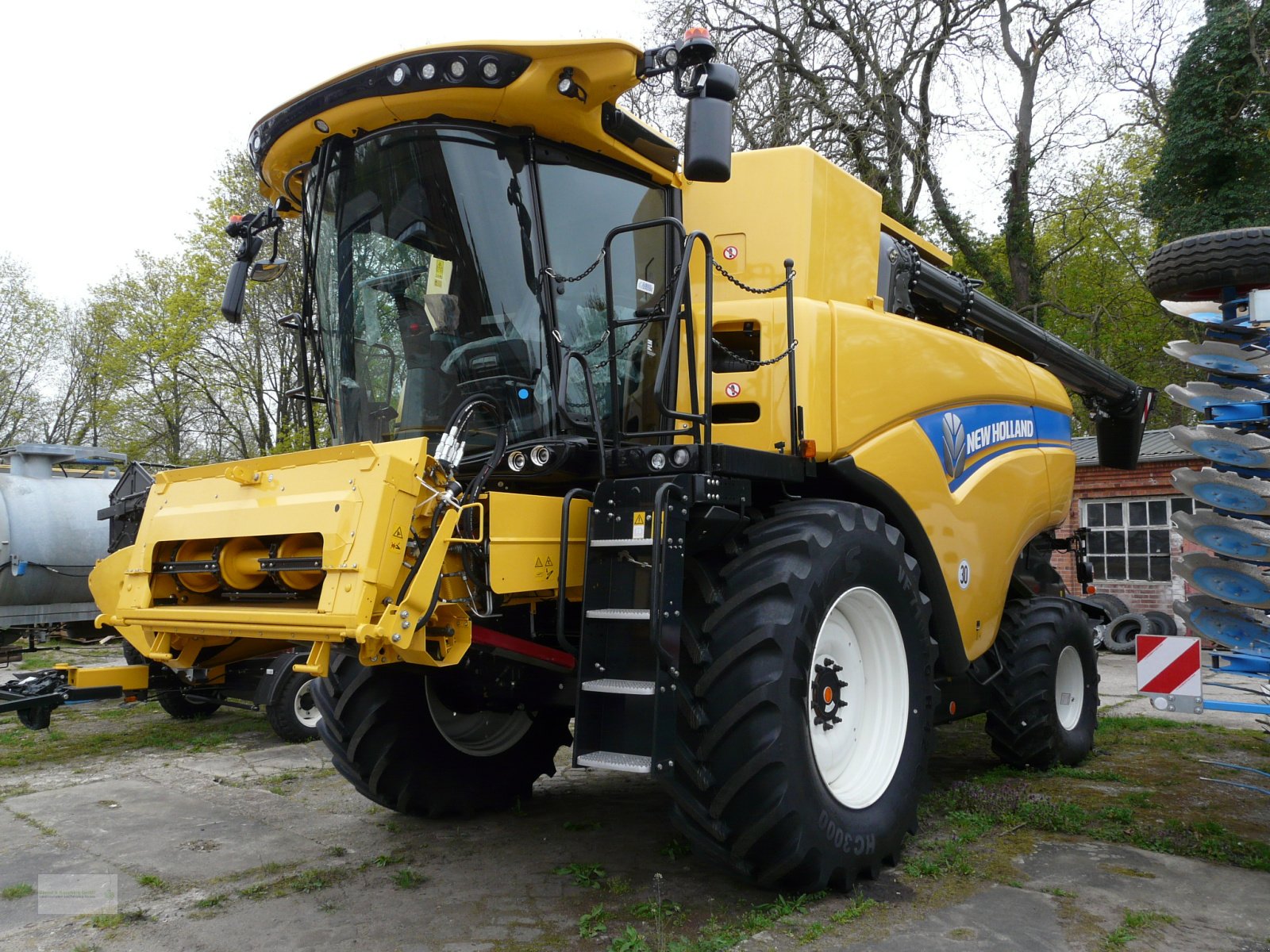 Mähdrescher des Typs New Holland CX 8.80, Gebrauchtmaschine in Genthin (Bild 1)