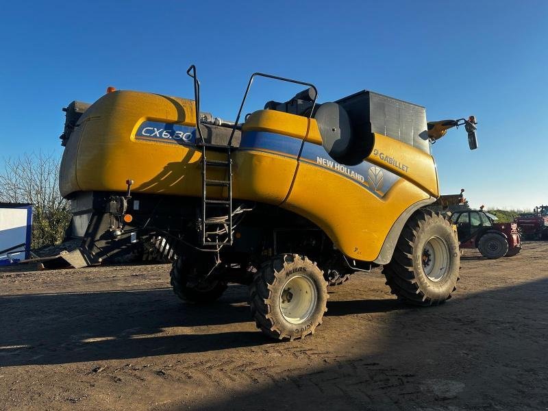 Mähdrescher a típus New Holland CX6,80, Gebrauchtmaschine ekkor: PONTIVY (Kép 1)