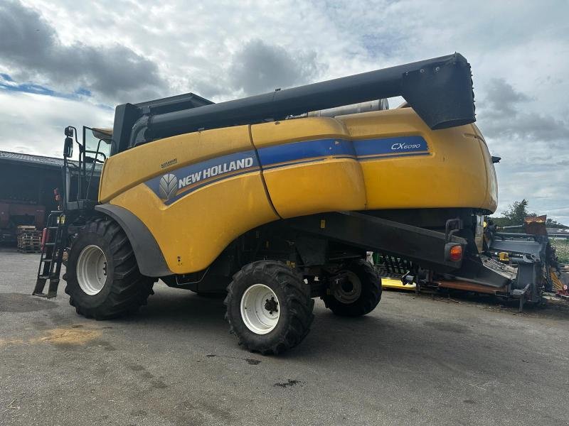 Mähdrescher του τύπου New Holland CX6090, Gebrauchtmaschine σε PONTIVY (Φωτογραφία 1)