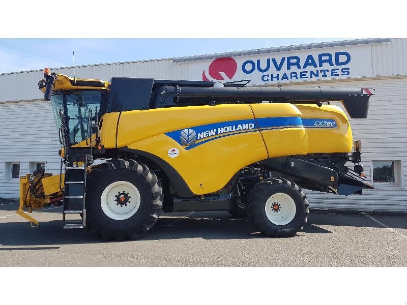 Mähdrescher Türe ait New Holland CX7-80, Gebrauchtmaschine içinde ANTIGNY (resim 1)