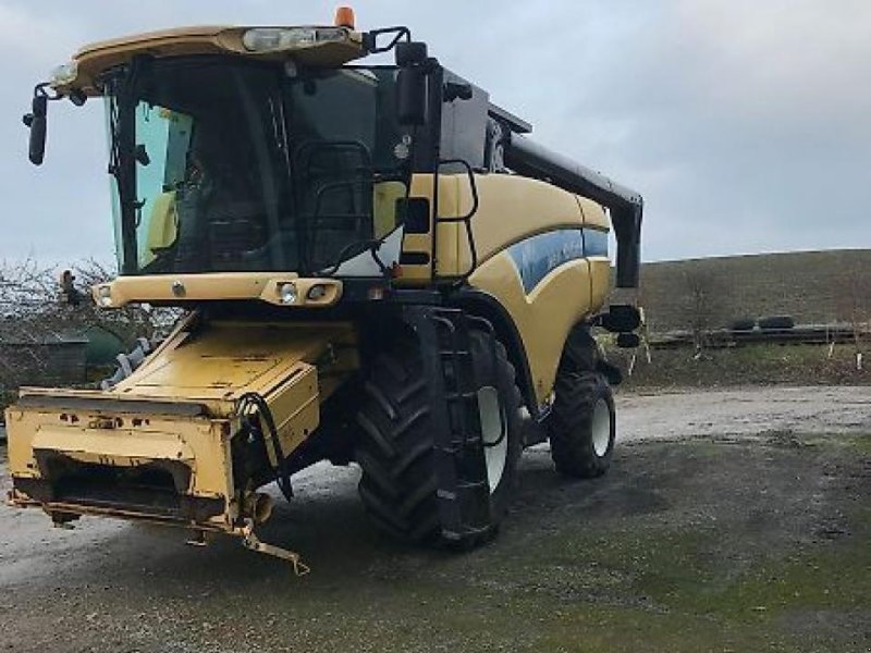 Mähdrescher van het type New Holland cx760 & vf20, Gebrauchtmaschine in SHREWSBURRY (Foto 1)