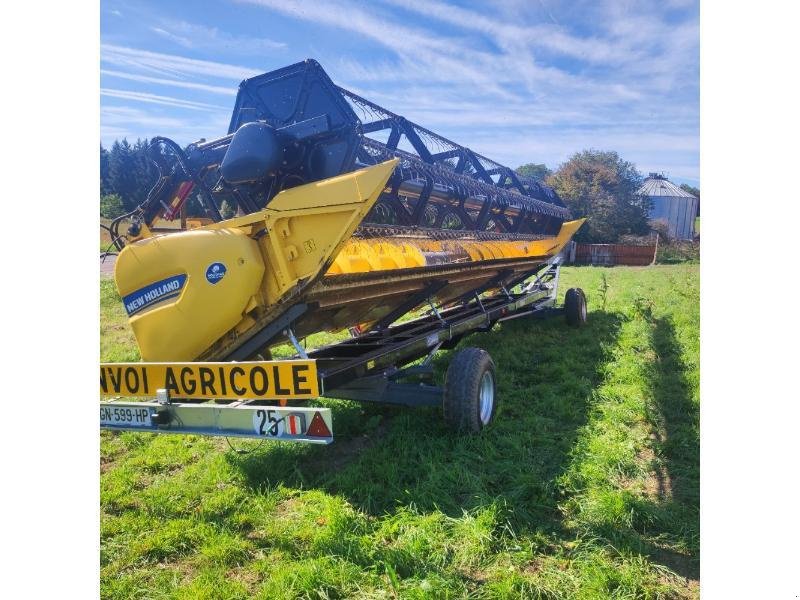 Mähdrescher van het type New Holland CX8-70, Gebrauchtmaschine in CHAUMONT (Foto 5)