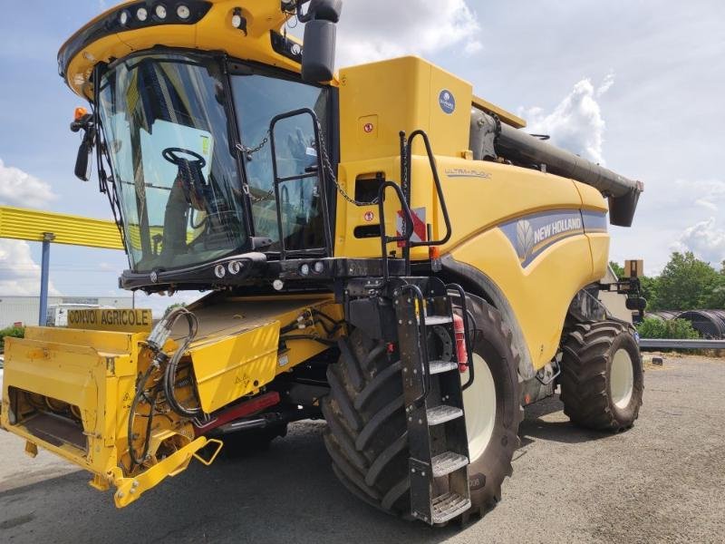 Mähdrescher du type New Holland CX8-70, Gebrauchtmaschine en ANTIGNY (Photo 1)