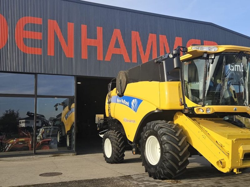 Mähdrescher des Typs New Holland CX8040, Gebrauchtmaschine in Burgkirchen (Bild 1)