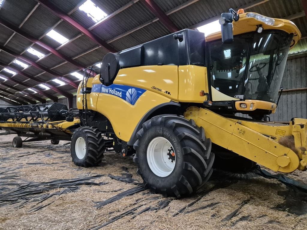 Mähdrescher typu New Holland CX8060 4WD 4WD og 24 fod skærebord, Gebrauchtmaschine v Aulum (Obrázek 3)