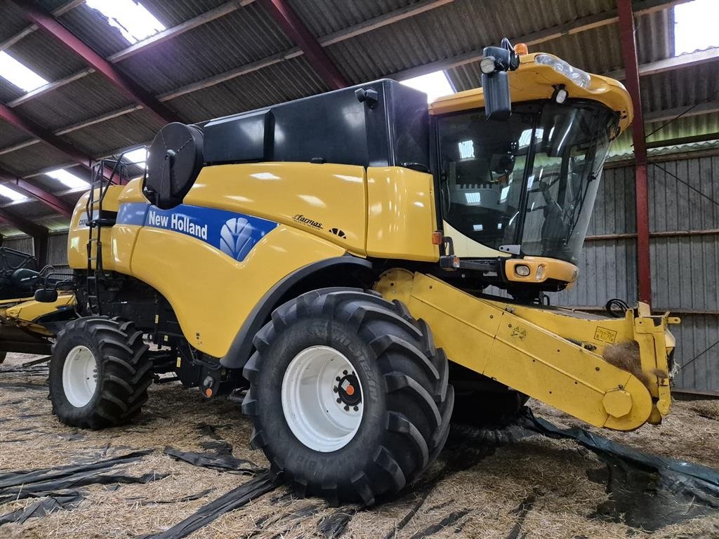 Mähdrescher del tipo New Holland CX8060 4WD 4WD og 24 fod skærebord, Gebrauchtmaschine In Aulum (Immagine 1)