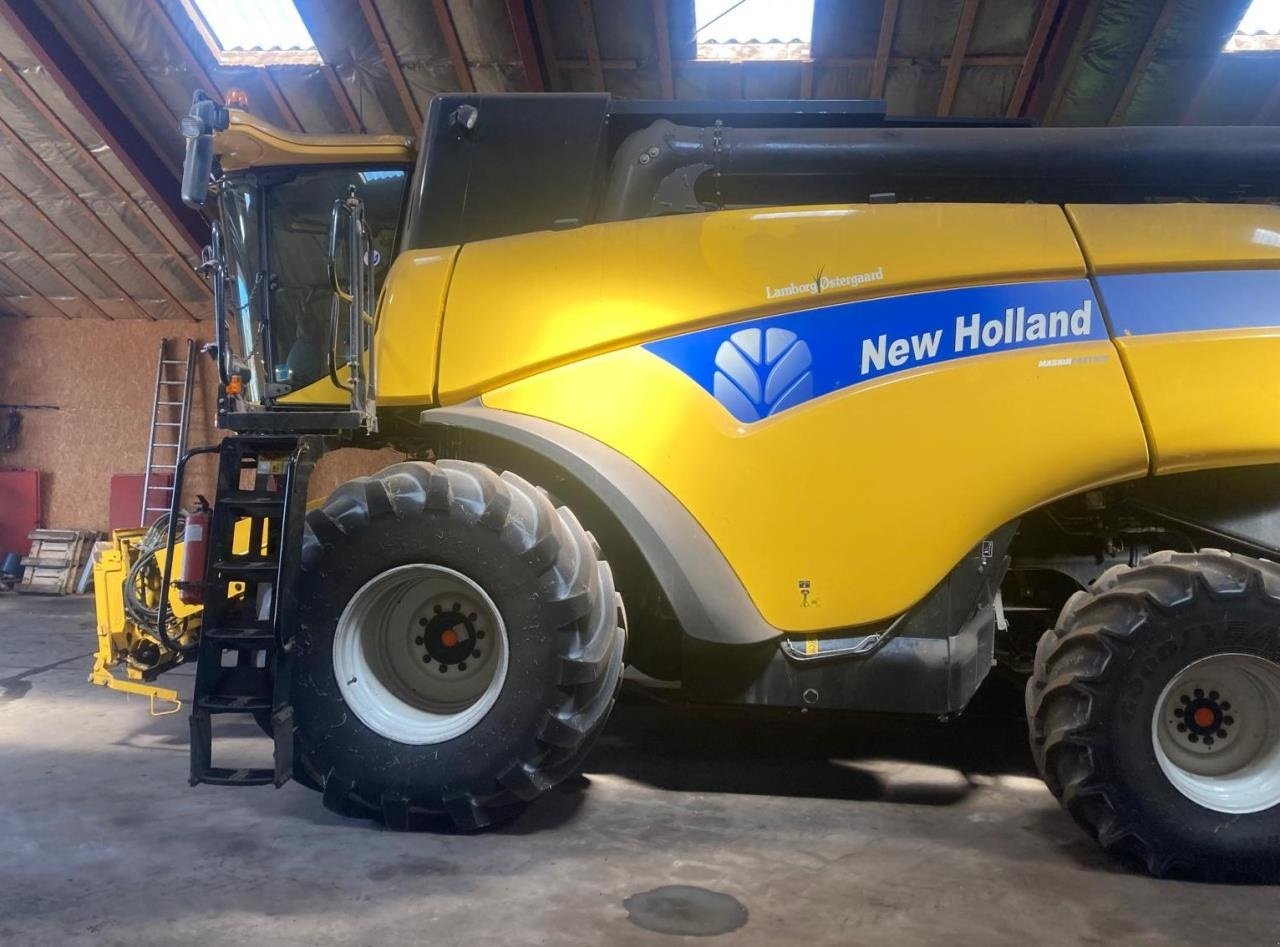 Mähdrescher of the type New Holland CX8060 SLH, Gebrauchtmaschine in Middelfart (Picture 1)