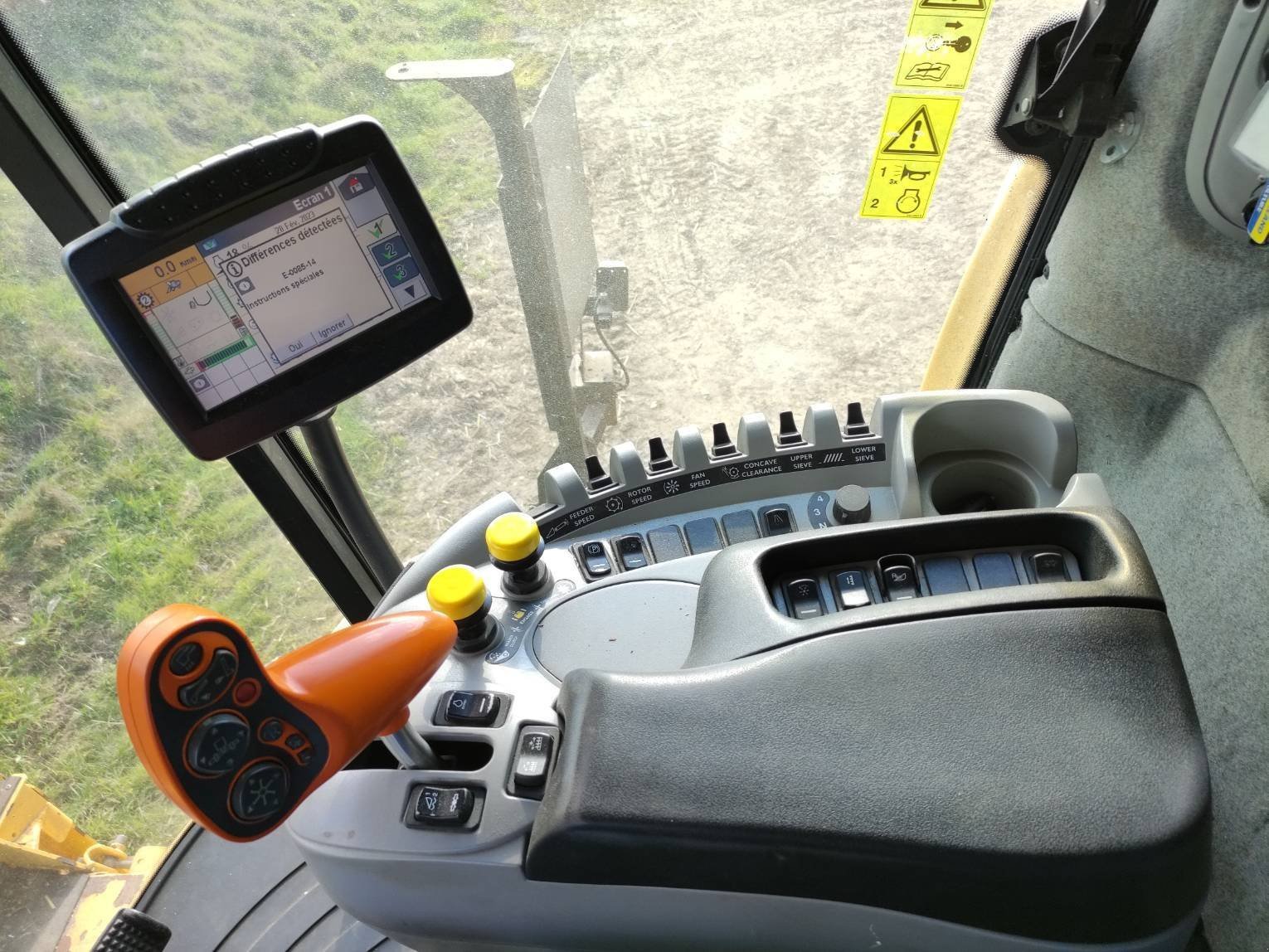 Mähdrescher Türe ait New Holland CX8070, Gebrauchtmaschine içinde Noyen sur Sarthe (resim 7)