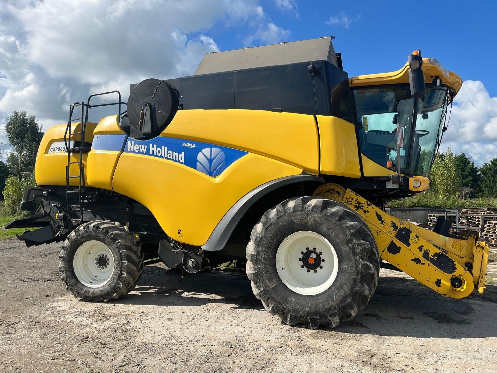 Mähdrescher van het type New Holland CX8080, Gebrauchtmaschine in Le Horps (Foto 1)