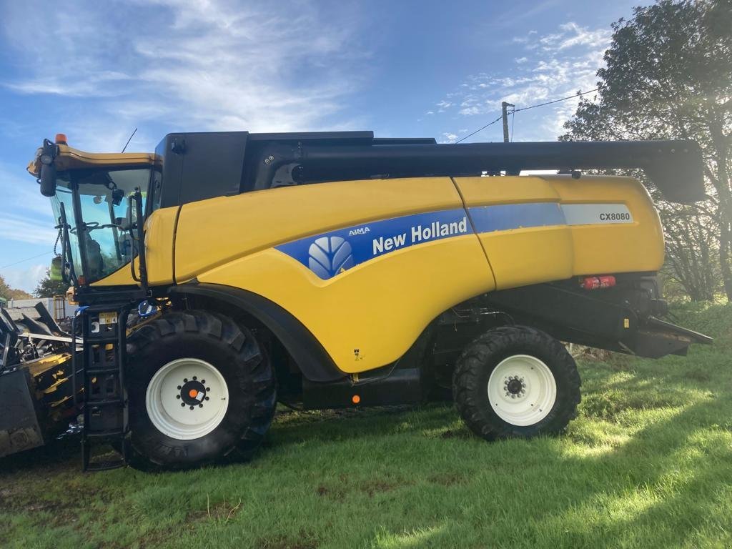 Mähdrescher van het type New Holland CX8080, Gebrauchtmaschine in Le Horps (Foto 3)