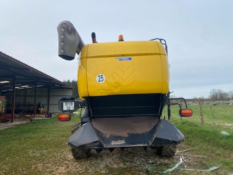 Mähdrescher van het type New Holland CX820, Gebrauchtmaschine in CHAUMONT (Foto 3)