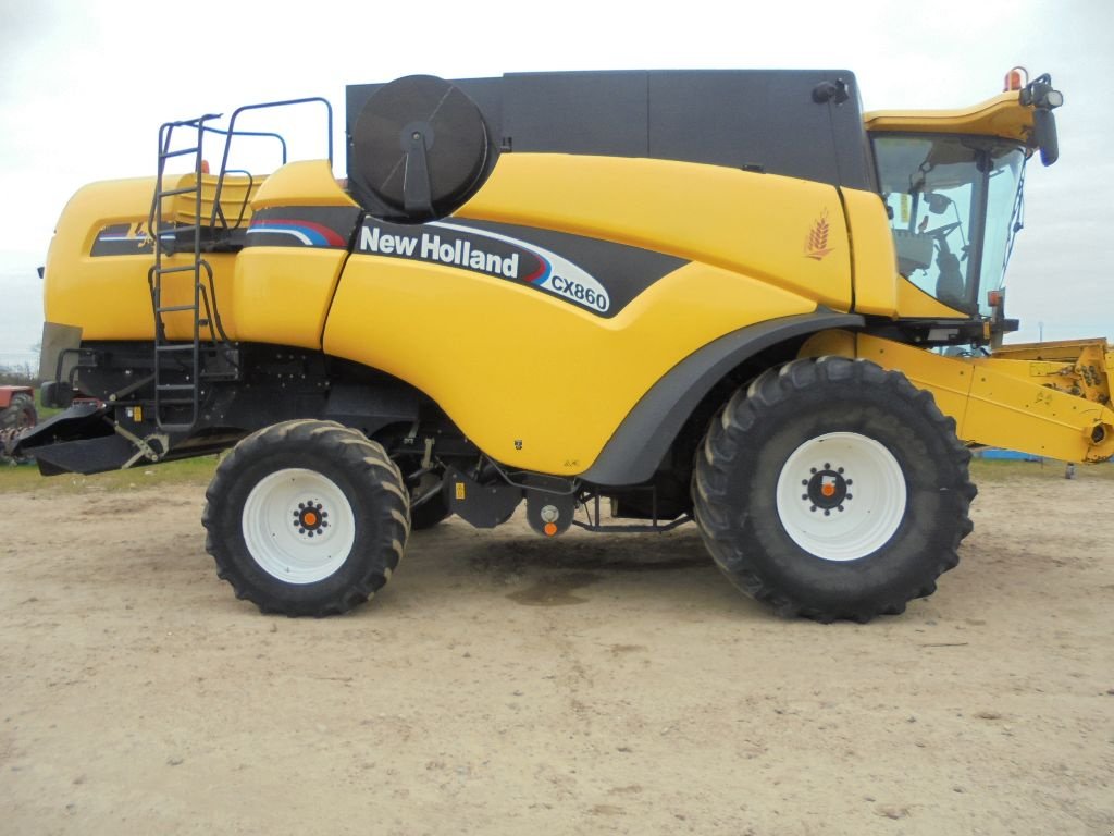 Mähdrescher of the type New Holland CX860SL, Gebrauchtmaschine in AUTHON (Picture 5)