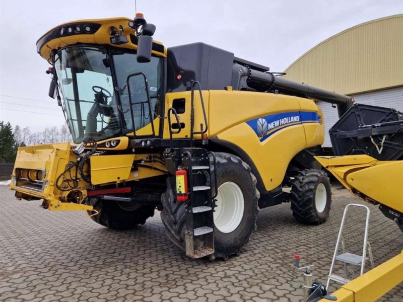 Mähdrescher des Typs New Holland CX8.70 SmartSteer Laserstyring, Opti-Clean, Opti-Speed. Incl. Skærebord og vogn. Ring til Ulrik på 40255544. Jeg snakker Jysk, tysk og engelsk., Gebrauchtmaschine in Kolding (Bild 1)