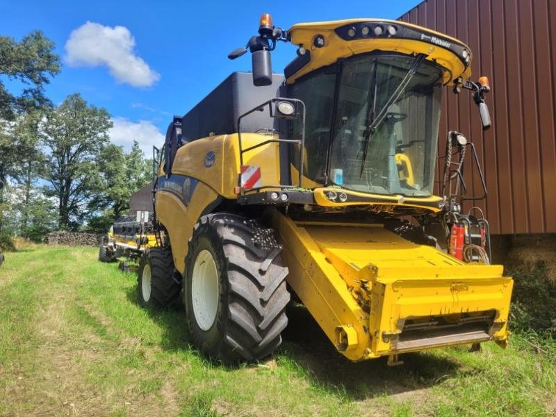 Mähdrescher tip New Holland CX8.70, Gebrauchtmaschine in BRAY en Val (Poză 1)