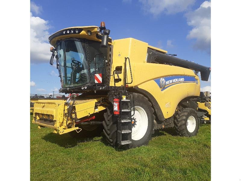 Mähdrescher del tipo New Holland CX8.70, Gebrauchtmaschine In HERLIN LE SEC (Immagine 1)