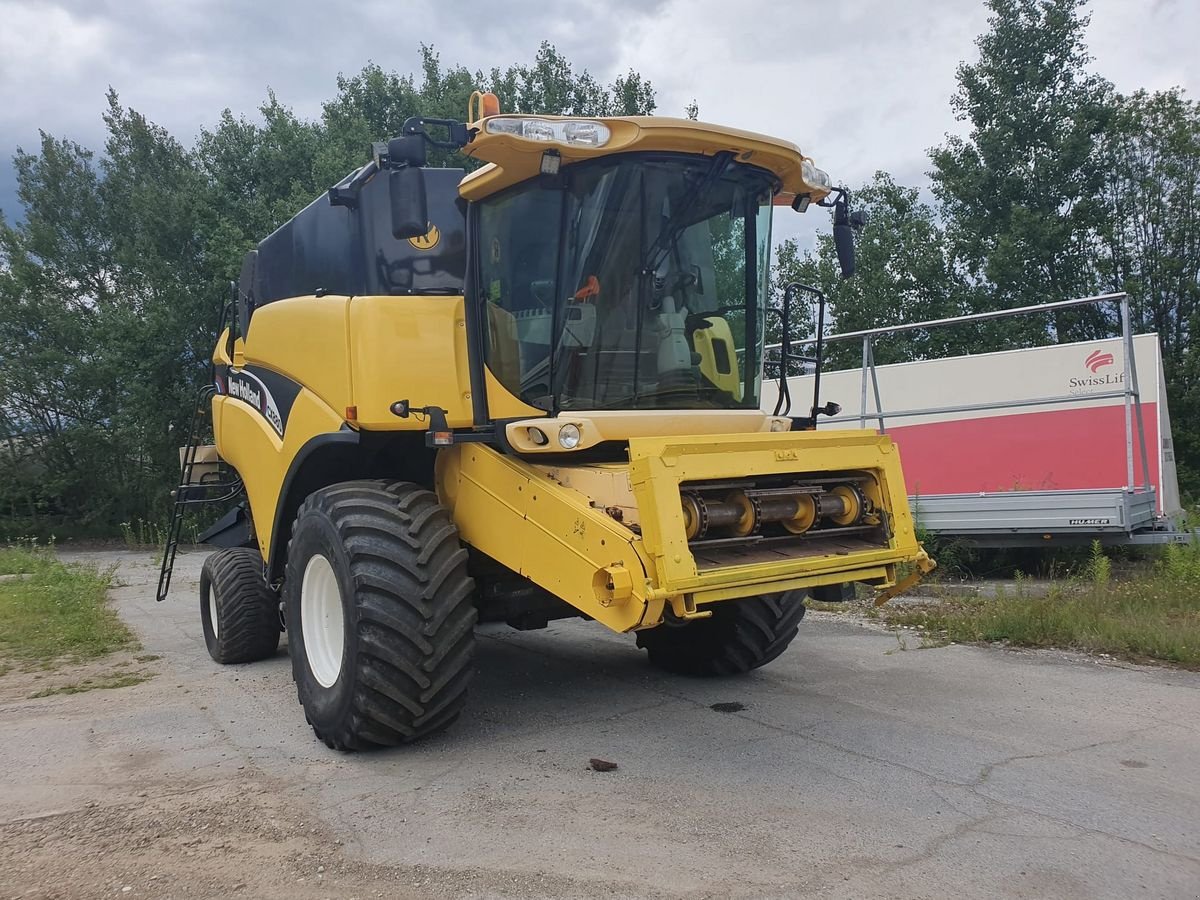 Mähdrescher du type New Holland CX880, Gebrauchtmaschine en Burgkirchen (Photo 1)