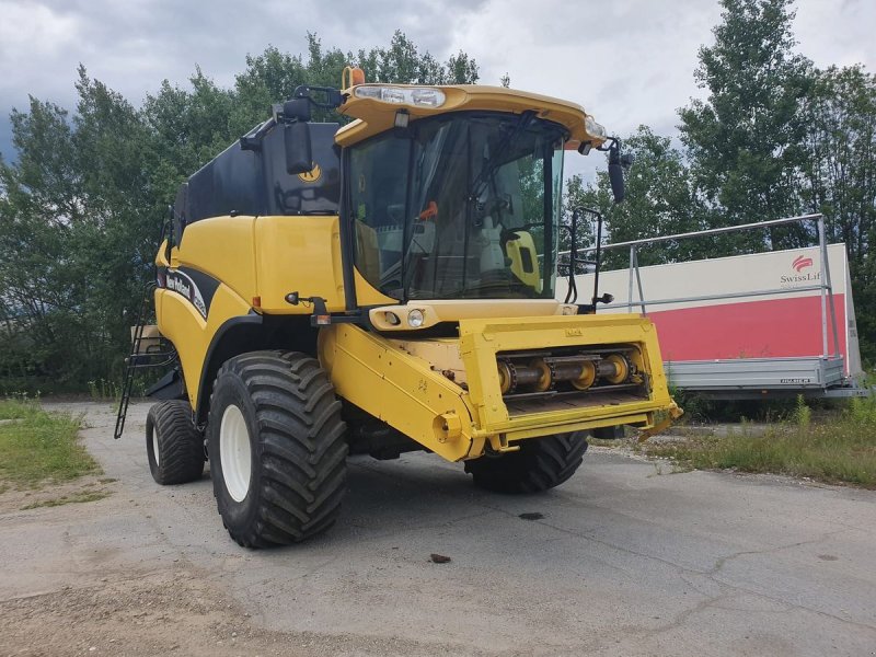 Mähdrescher van het type New Holland CX880, Gebrauchtmaschine in Burgkirchen