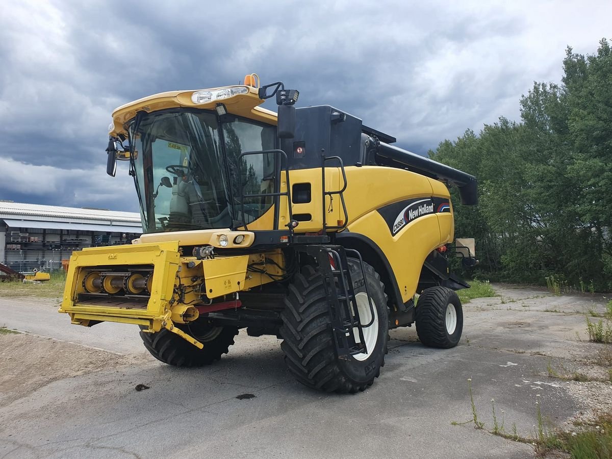 Mähdrescher of the type New Holland CX880, Gebrauchtmaschine in Burgkirchen (Picture 3)