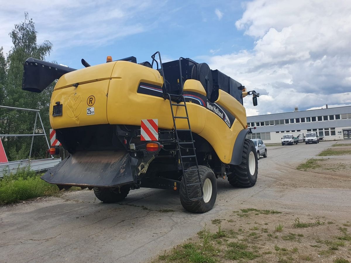 Mähdrescher van het type New Holland CX880, Gebrauchtmaschine in Burgkirchen (Foto 2)