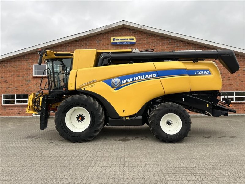 Mähdrescher van het type New Holland CX8.90 SLH + FD135 MacDon sejlbord, Gebrauchtmaschine in Gjerlev J.