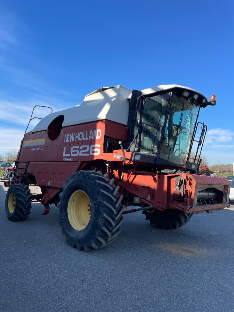 Mähdrescher Türe ait New Holland L626, Gebrauchtmaschine içinde LOMBEZ (resim 1)