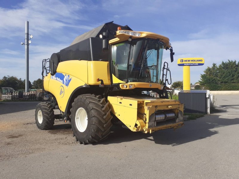 Mähdrescher of the type New Holland Moissonneuse batteuse CR 9080 Elevation New Hollan, Gebrauchtmaschine in ROYNAC (Picture 1)