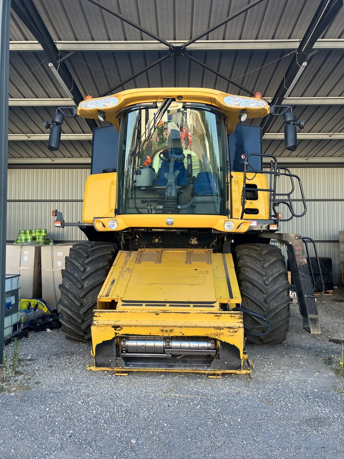 Mähdrescher du type New Holland Moissonneuse batteuse CR 9080 Elevation New Hollan, Gebrauchtmaschine en ROYNAC (Photo 2)