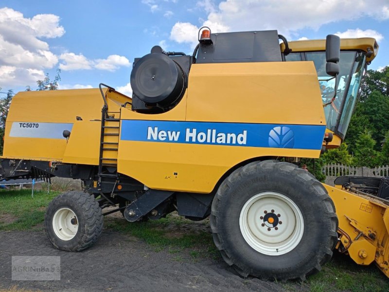 Mähdrescher des Typs New Holland TC 5070, Gebrauchtmaschine in Prenzlau (Bild 1)