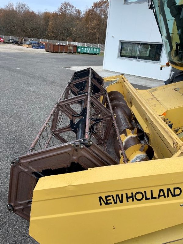 Mähdrescher van het type New Holland TC 56, Gebrauchtmaschine in Montauban (Foto 11)