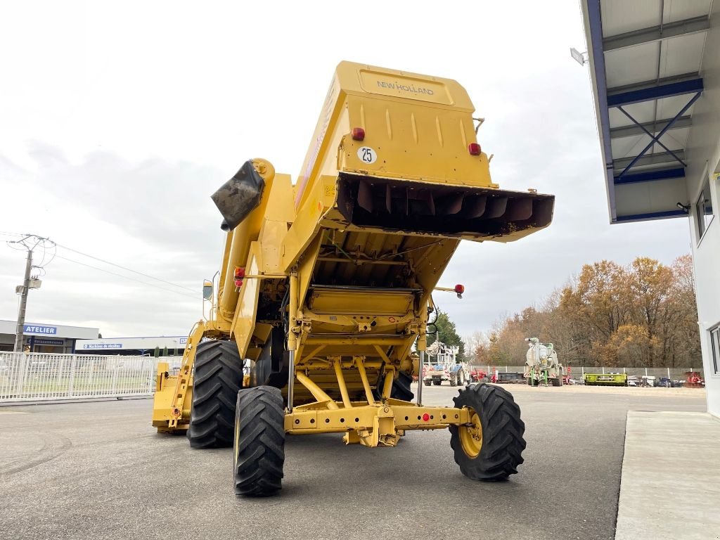 Mähdrescher van het type New Holland TC 56, Gebrauchtmaschine in Montauban (Foto 7)