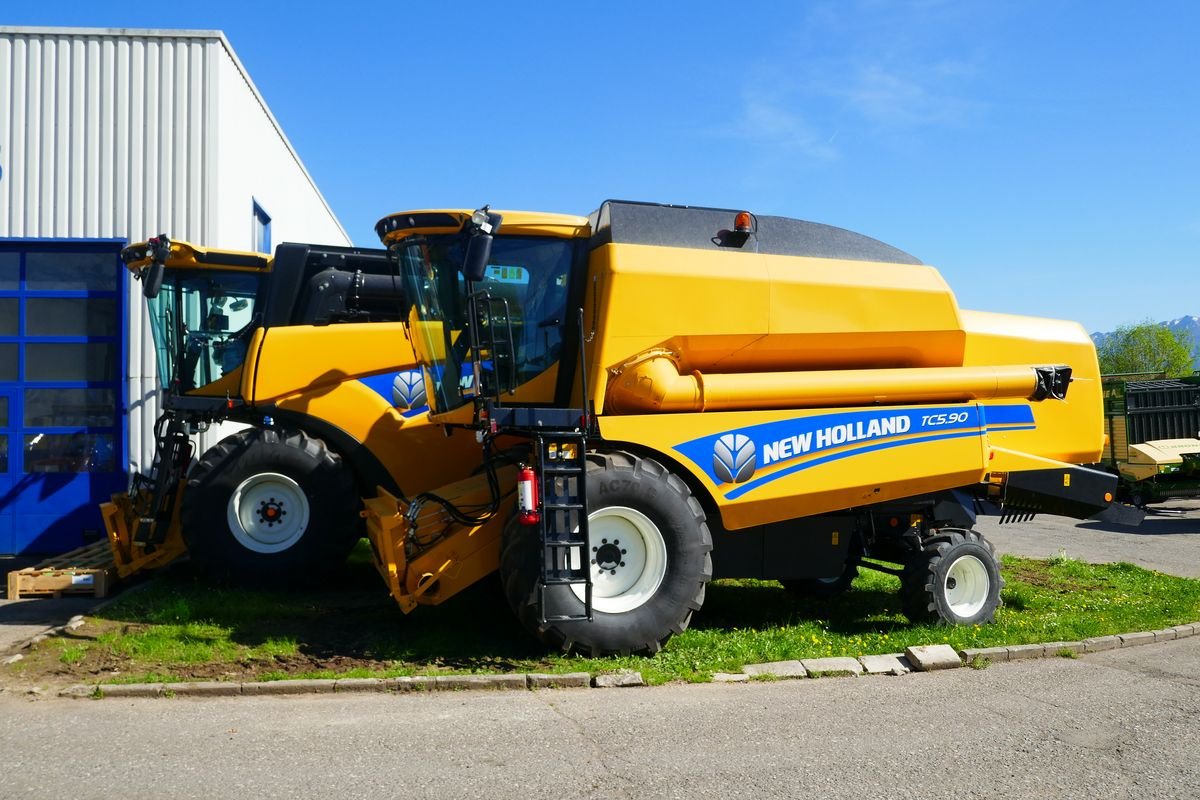 Mähdrescher of the type New Holland TC 5.90, Gebrauchtmaschine in Villach (Picture 24)