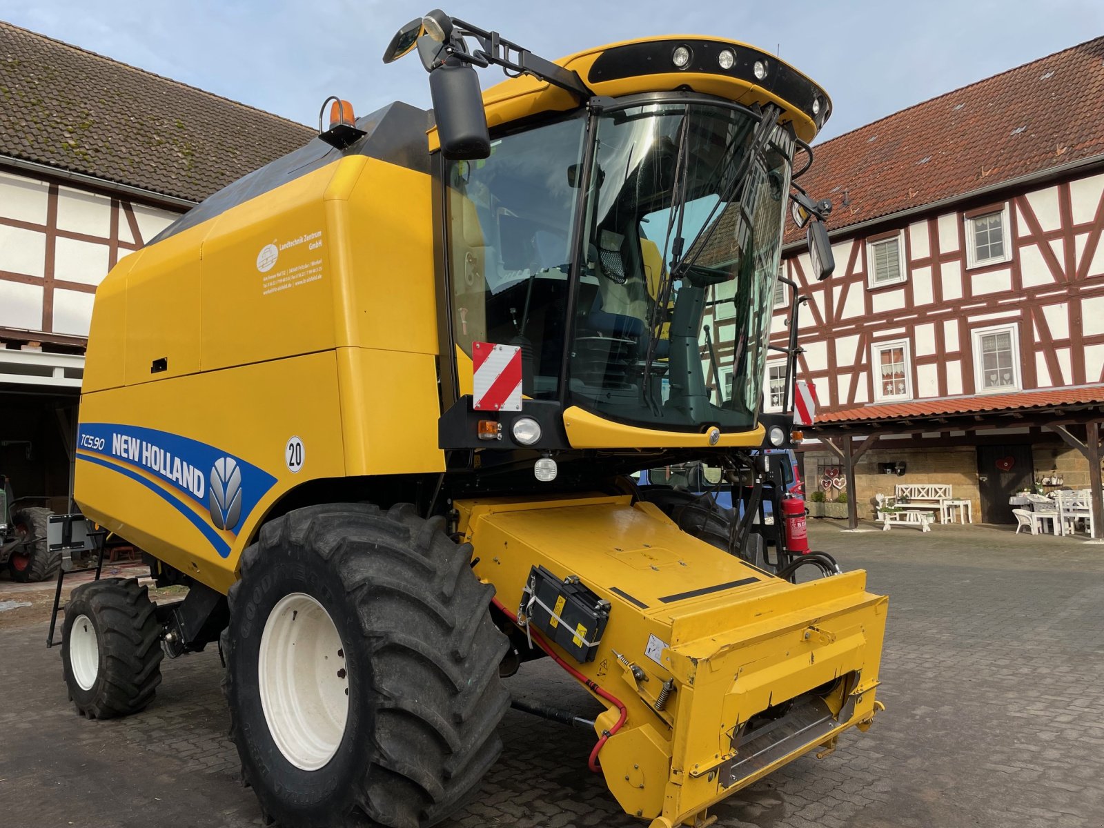 Mähdrescher del tipo New Holland TC 5.90, Gebrauchtmaschine In Immichenhain (Immagine 1)