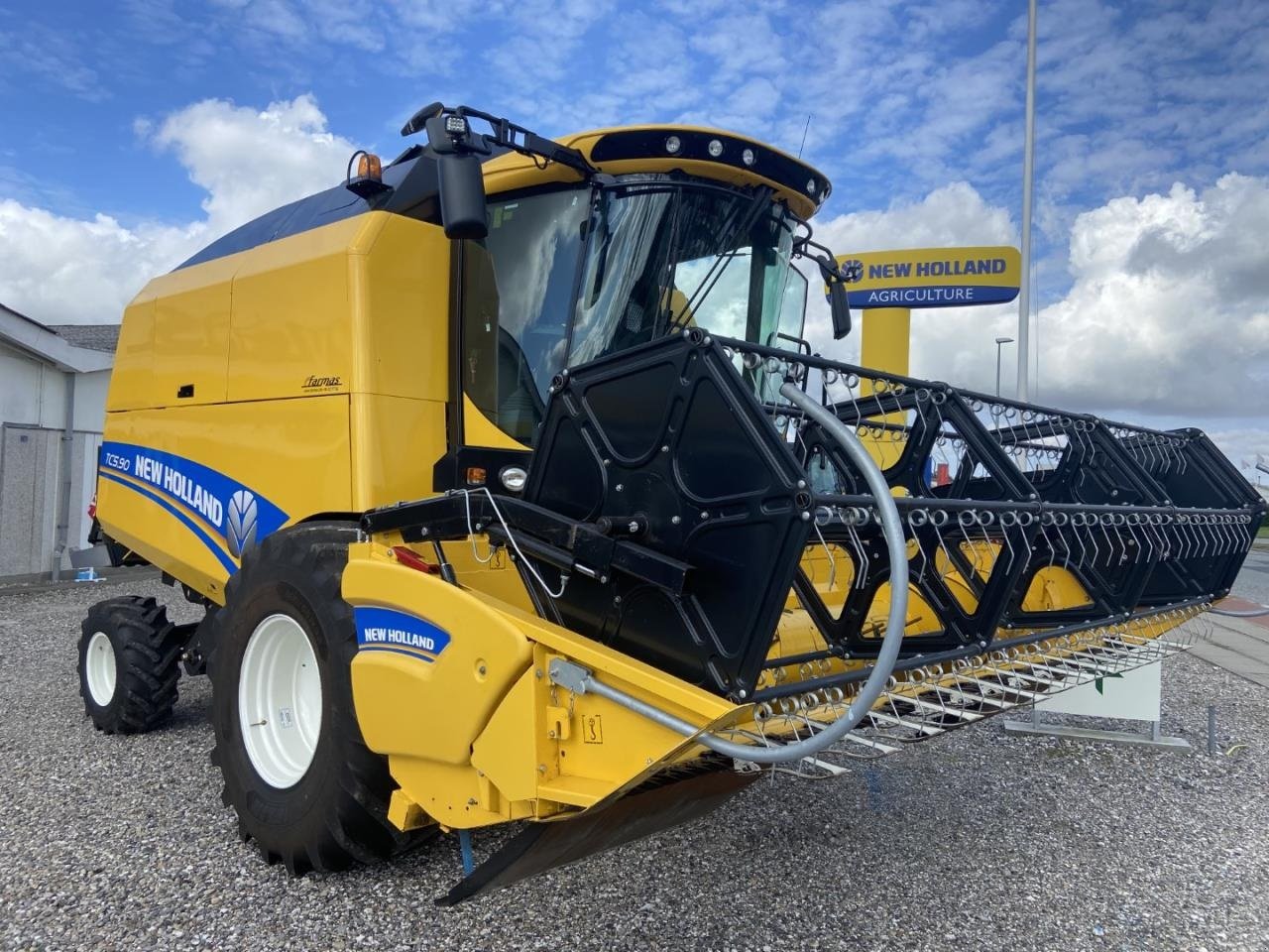 Mähdrescher van het type New Holland TC5.90 Stage V, Gebrauchtmaschine in Farsø (Foto 2)