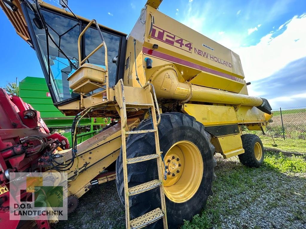 Mähdrescher of the type New Holland TF 44, Gebrauchtmaschine in Leiblfing (Picture 1)