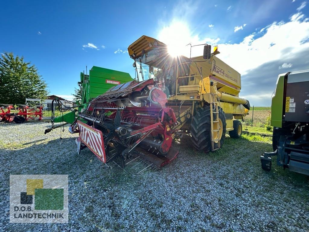 Mähdrescher van het type New Holland TF 44, Gebrauchtmaschine in Leiblfing (Foto 2)