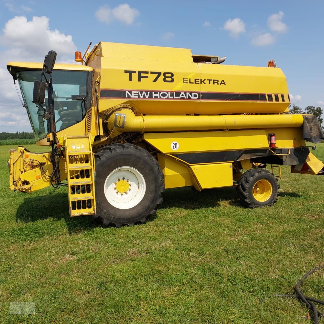 Mähdrescher des Typs New Holland TF 78, Gebrauchtmaschine in Pragsdorf (Bild 1)