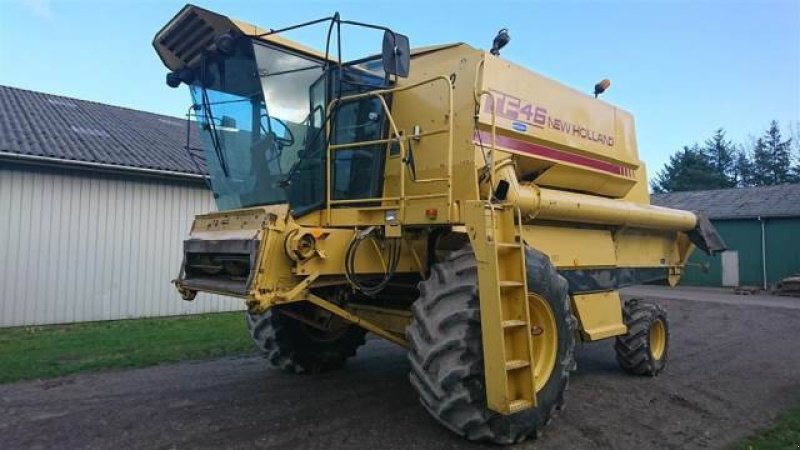 Mähdrescher van het type New Holland TF46, Gebrauchtmaschine in Hemmet (Foto 1)