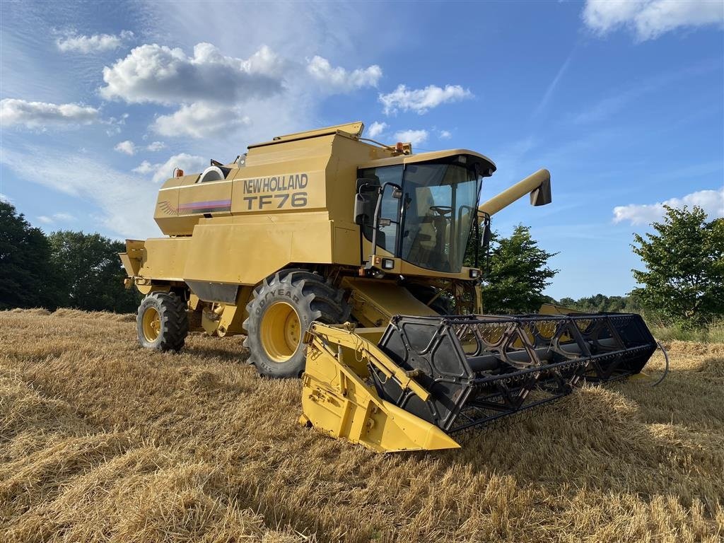 Mähdrescher of the type New Holland TF76 Elektra SLH, Gebrauchtmaschine in Bredsten (Picture 1)