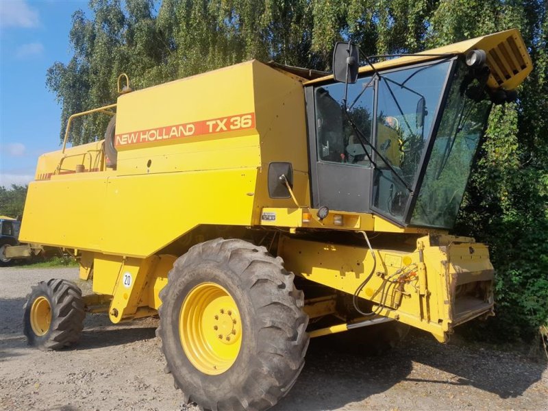 Mähdrescher типа New Holland TX 36 SLH 20 fods skærebord, Gebrauchtmaschine в Skive