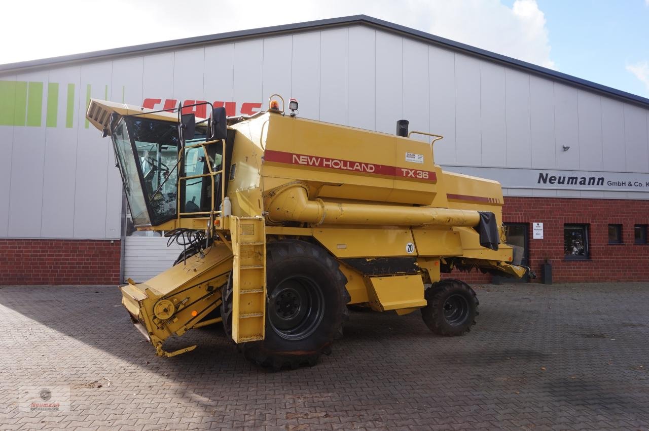 Mähdrescher van het type New Holland TX 36, Gebrauchtmaschine in Barßel Harkebrügge (Foto 1)