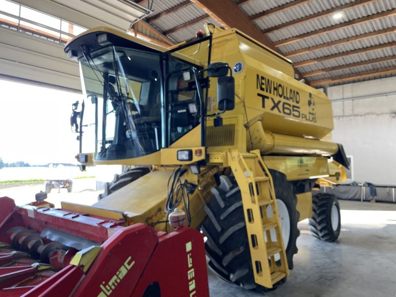 Mähdrescher des Typs New Holland TX 65 PLUS, Gebrauchtmaschine in Burgkirchen