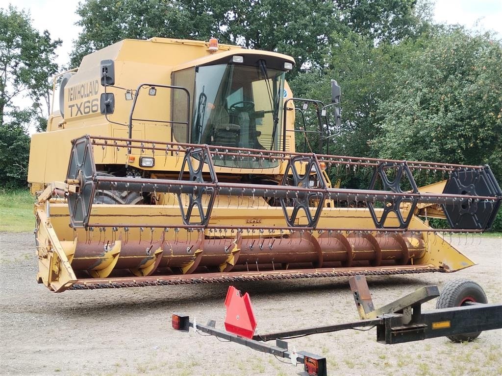 Mähdrescher του τύπου New Holland TX 66 SLH årg. 1996, 3258 høsttimer og 4333 motortimer, selvoprettende soldkasse, 20 fods bord, stor tankoverbygning, maskinen er løbende serviceret, Gebrauchtmaschine σε Bylderup-Bov (Φωτογραφία 1)