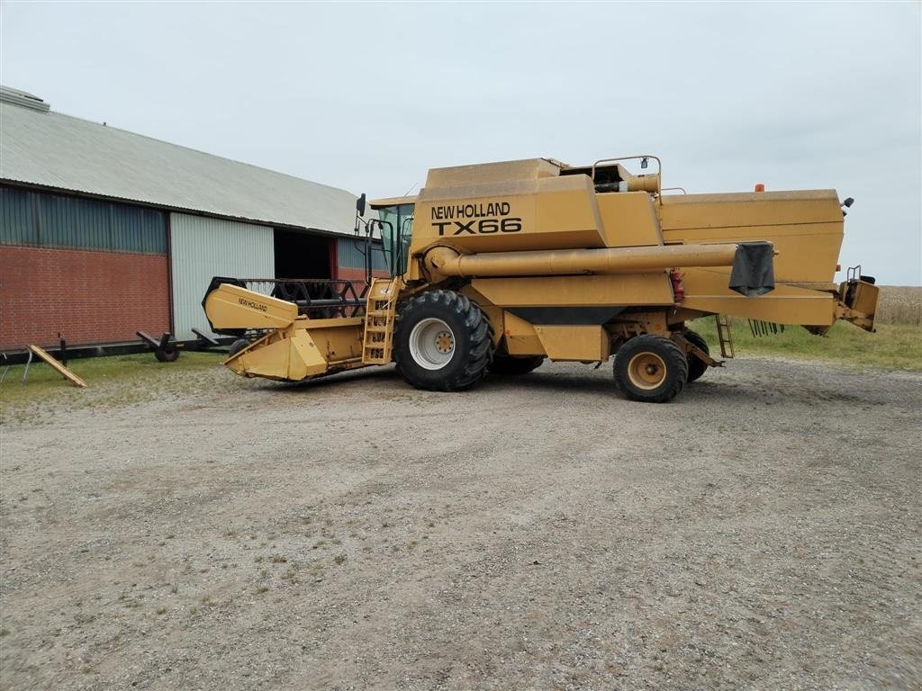 Mähdrescher del tipo New Holland TX 66 SLH årg. 1996, 3258 høsttimer og 4333 motortimer, selvoprettende soldkasse, 20 fods bord, stor tankoverbygning, maskinen er løbende serviceret, Gebrauchtmaschine en Bylderup-Bov (Imagen 3)