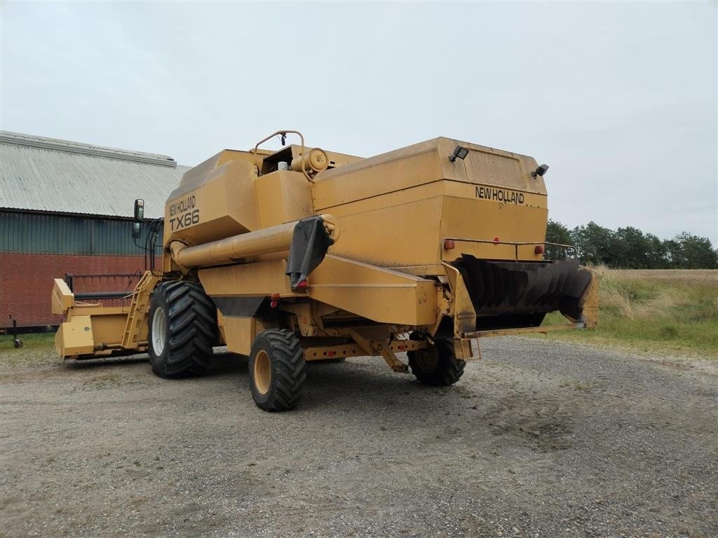 Mähdrescher типа New Holland TX 66 SLH årg. 1996, 3258 høsttimer og 4333 motortimer, selvoprettende soldkasse, 20 fods bord, stor tankoverbygning, maskinen er løbende serviceret, Gebrauchtmaschine в Bylderup-Bov (Фотография 4)