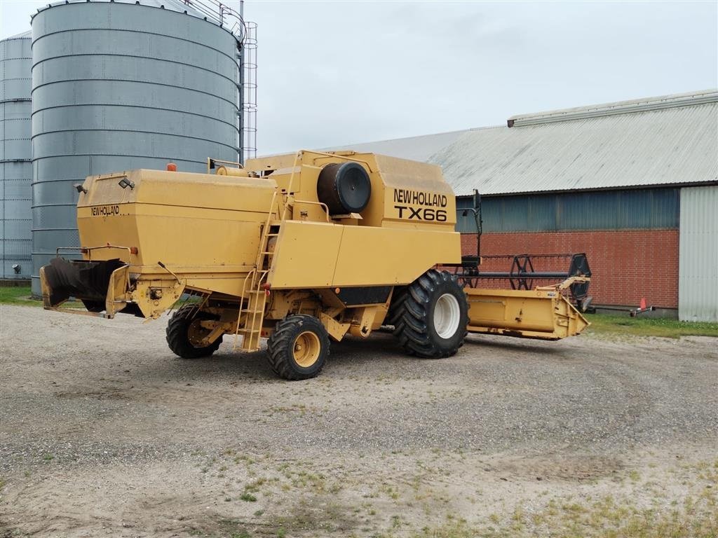 Mähdrescher typu New Holland TX 66 SLH årg. 1996, 3258 høsttimer og 4333 motortimer, selvoprettende soldkasse, 20 fods bord, stor tankoverbygning, maskinen er løbende serviceret, Gebrauchtmaschine w Bylderup-Bov (Zdjęcie 5)